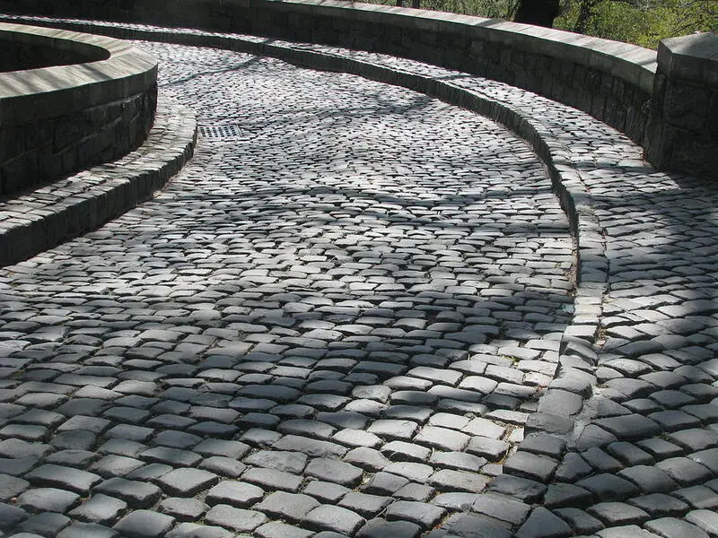 granite cobblestone driveway